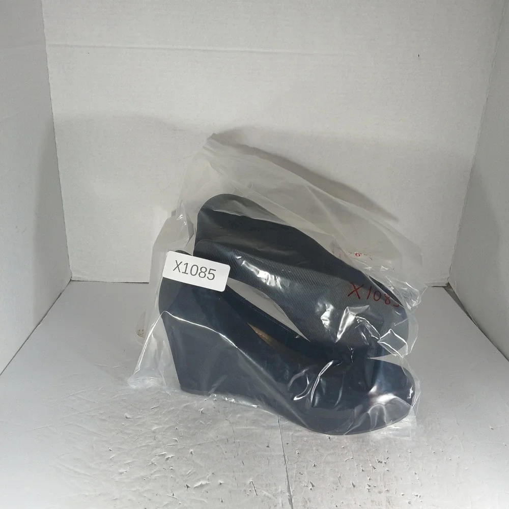 City Classified Comfort Wedge Pumps 9 Black Faux Suede Platform Office Classic